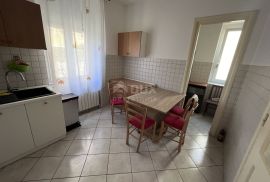 RIJEKA, BULEVARD - povijesna talijanska villa sa 3 etažirana stana, Rijeka, Famiglia