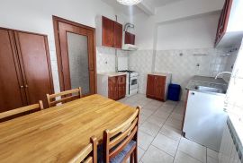 RIJEKA, BULEVARD - povijesna talijanska villa sa 3 etažirana stana, Rijeka, House