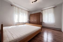 RIJEKA, BULEVARD - povijesna talijanska villa sa 3 etažirana stana, Rijeka, House