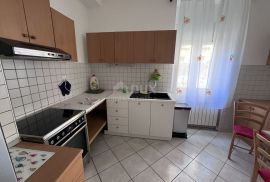 RIJEKA, BULEVARD - povijesna talijanska villa sa 3 etažirana stana, Rijeka, Haus