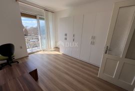 RIJEKA, BULEVARD - povijesna talijanska villa sa 3 etažirana stana, Rijeka, Haus