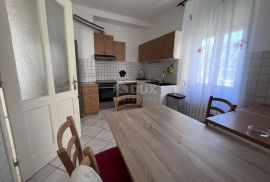 RIJEKA, BULEVARD - povijesna talijanska villa sa 3 etažirana stana, Rijeka, Famiglia