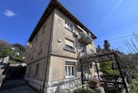 RIJEKA, BULEVARD - povijesna talijanska villa sa 3 etažirana stana, Rijeka, House