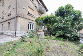 RIJEKA, BULEVARD - povijesna talijanska villa sa 3 etažirana stana, Rijeka, Kuća