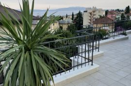 OPATIJA, CENTAR - veliki stan u austro ugarskoj vili s parkingom i terasom za dugoročni najam, Opatija, Appartment