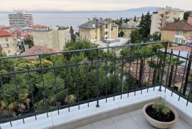 OPATIJA, CENTAR - veliki stan u austro ugarskoj vili s parkingom i terasom za dugoročni najam, Opatija, Apartamento