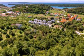 Atrakitvno zemljište u blizini centra na potpuno mirnoj lokacija, Rab, Terrain