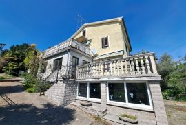 OPATIJA, OPRIĆ - obiteljska kuća s tri stambene jedinice na parceli od 1890 m2, Opatija - Okolica, بيت