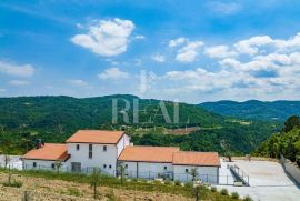 Oaza mira u Istri,Villa sa bazenom,20.000 m2 okućnice, Cerovlje, Haus