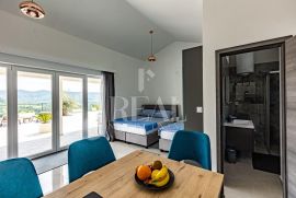 Oaza mira u Istri,Villa sa bazenom,20.000 m2 okućnice, Cerovlje, Haus