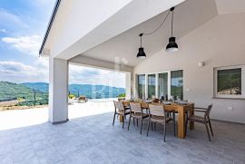 Oaza mira u Istri,Villa sa bazenom,20.000 m2 okućnice, Cerovlje, Haus