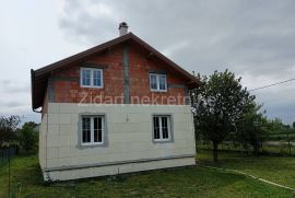 Porodična kuća u Starim Banovcima, Stara Pazova, House