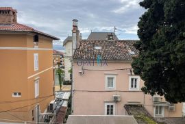 Opatija, u centru, etaža od 97 m2 na 1 katu, 2 balkona, Opatija, Daire