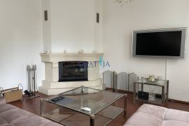 Opatija, u centru, etaža od 97 m2 na 1 katu, 2 balkona, Opatija, Appartment