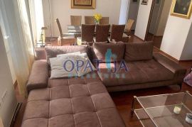 Opatija, u centru, etaža od 97 m2 na 1 katu, 2 balkona, Opatija, Kвартира