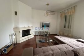 Opatija, u centru, etaža od 97 m2 na 1 katu, 2 balkona, Opatija, Flat