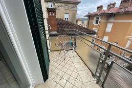 Opatija, u centru, etaža od 97 m2 na 1 katu, 2 balkona, Opatija, شقة