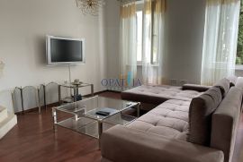 Opatija, u centru, etaža od 97 m2 na 1 katu, 2 balkona, Opatija, Daire