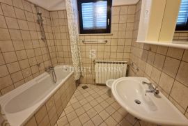 LOVRAN, iznajmljuje se stan od 85 m2, Lovran, Appartement