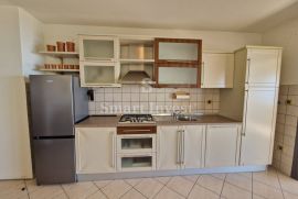 LOVRAN, iznajmljuje se stan od 85 m2, Lovran, Apartamento