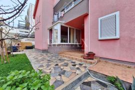 Crikvenica - Stan u prizemlju s terasom, Crikvenica, Apartamento