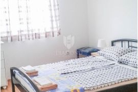 Odličan dvosoban stan sa vrtom nedaleko Rovinja, Rovinj, Apartamento