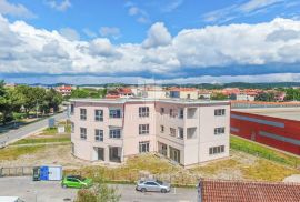 Rovinj, poslovni prostori sa 30 parkirnih mjesta, Rovinj, Commercial property