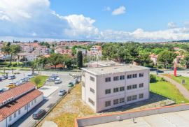 Rovinj, poslovni prostori sa 30 parkirnih mjesta, Rovinj, Commercial property