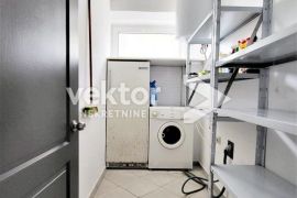 Zamet, uređen i namješten stan s okućnicom, Rijeka, Appartement