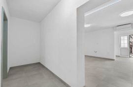 Stan u prizemlju s terasom i dvorištem, Poreč, Istra, Poreč, Apartamento