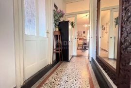 RIJEKA, BULEVARD - 4SKL etaža talijanske vile s okućnicom i pogledom na more, Rijeka, Appartamento