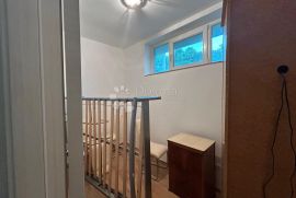 Stan sa garažom i terasom ispred, Kastav, Appartement