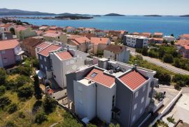 BRODARICA-LIJEPO UREĐENI STAN U PRIZEMLJU S POGLEDOM, Šibenik - Okolica, Flat