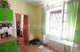 Jedinstven mali salonac Studentski trg, Stari Grad, Flat