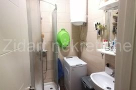 Jedinstven mali salonac Studentski trg, Stari Grad, Flat