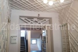 Jedinstven mali salonac Studentski trg, Stari Grad, Appartment