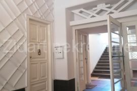 Jedinstven mali salonac Studentski trg, Stari Grad, Appartement