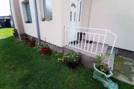 Surčin, Dobanovci, Anđelka Čobanovića, 120m2 i plac 10 ari, Surčin, House