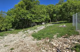 ISTRA, PIĆAN - Građevinsko zemljište na rubu manjeg mjesta, Pićan, Terreno