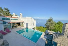 OPATIJA RIVIERA - privatna vila posebnog rasporeda s bazenom i panoramskim pogledom na more, Opatija - Okolica, Kuća