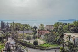 OPATIJA - prekrasna vila 200 metara od plaže s panoramskim pogledom na more i bogatom okućnicom, Opatija - Okolica, Ev