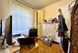 Bulevard, uredan 4-soban s balkonom i pogledom na more, Rijeka, Apartamento