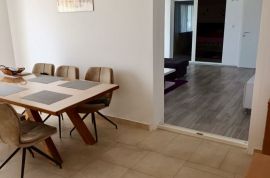 Stan sa velikom terasom, Pula, Istra, Pula, Apartamento