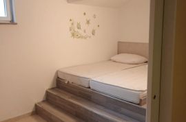 Stan sa velikom terasom, Pula, Istra, Pula, Apartamento