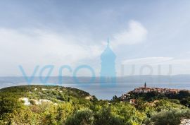 Otok Krk, Vrbnik, Veliki stan 93m2 na 1. katu s prekrasnim pogledom, prodaja, Vrbnik, Appartement