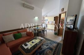 PREUREĐENI APARTMAN NA 2. KATU S POGLEDOM NA MORE - POVLJANA, PAG, Povljana, Διαμέρισμα