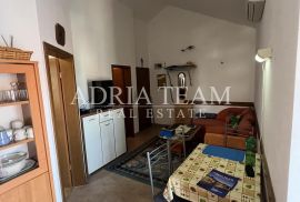 PREUREĐENI APARTMAN NA 2. KATU S POGLEDOM NA MORE - POVLJANA, PAG, Povljana, Διαμέρισμα