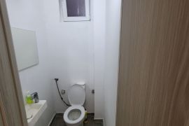 Izdajem poslovni prostor na Ledinama, Novi Beograd, Commercial property