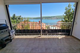 Apartman s pogledom na more 60 m od plaže, Dobrinj, Daire