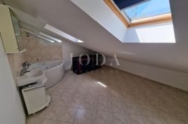 Apartman s pogledom na more 60 m od plaže, Dobrinj, Appartment